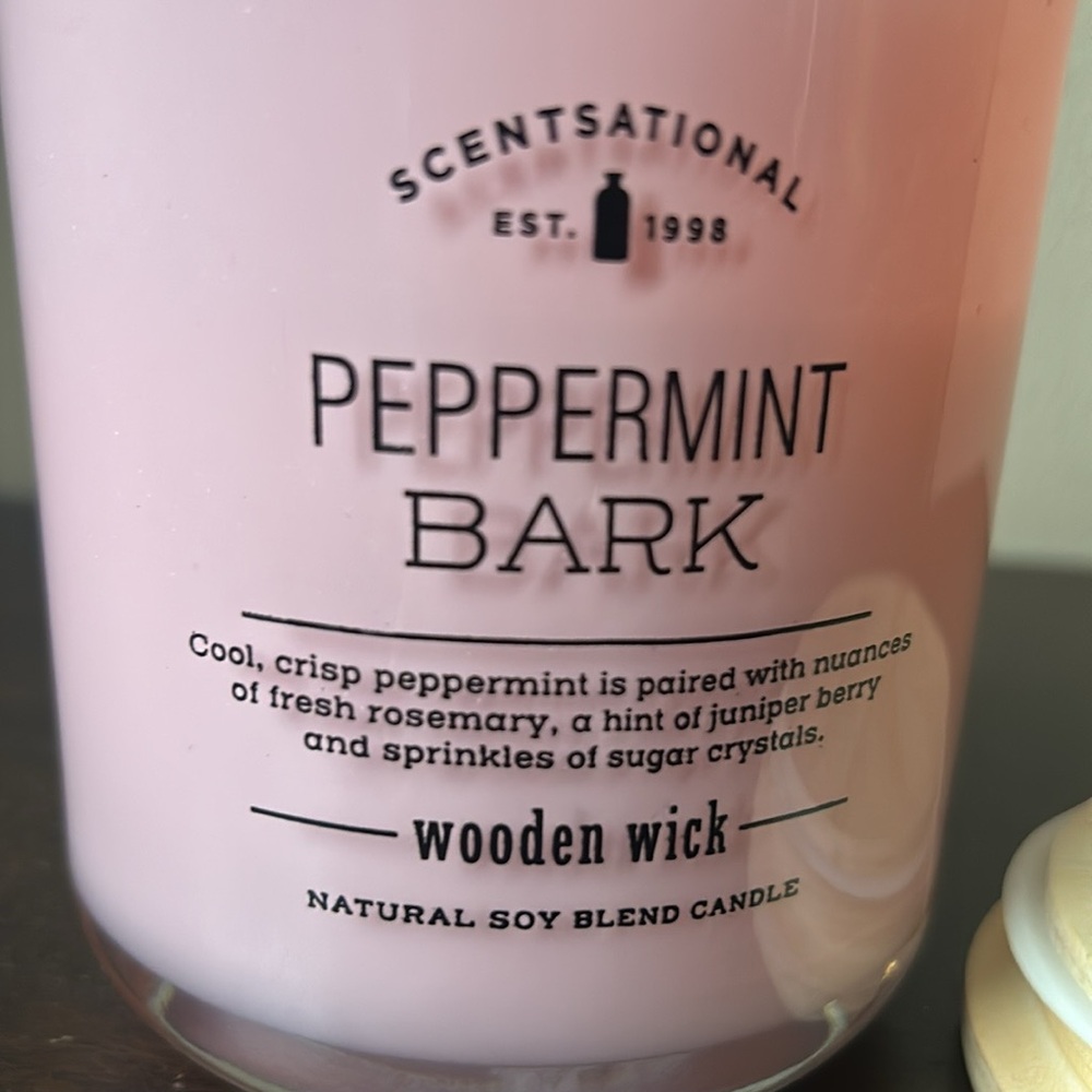 Scentsational Candle Peppermint Bark Pink  Jar 11 Oz  Wood Lid Wood Wick new - Picture 3 of 3